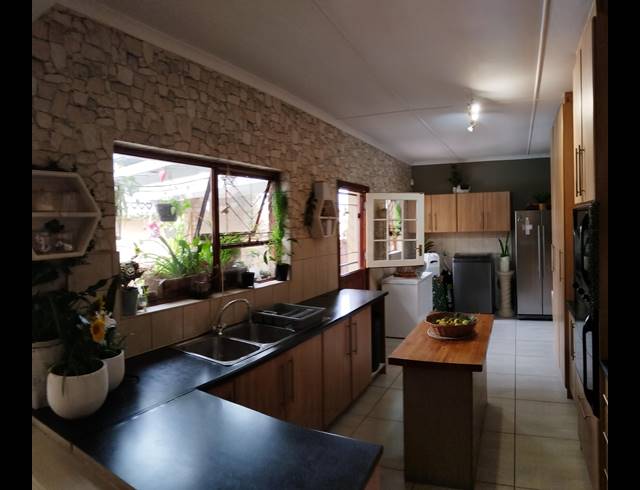 3 BEDROOM FREESTANDING FOR SALE IN STRELITZIA PARK